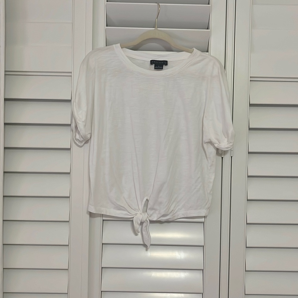 women’s white cropped knotted tee (size medium)